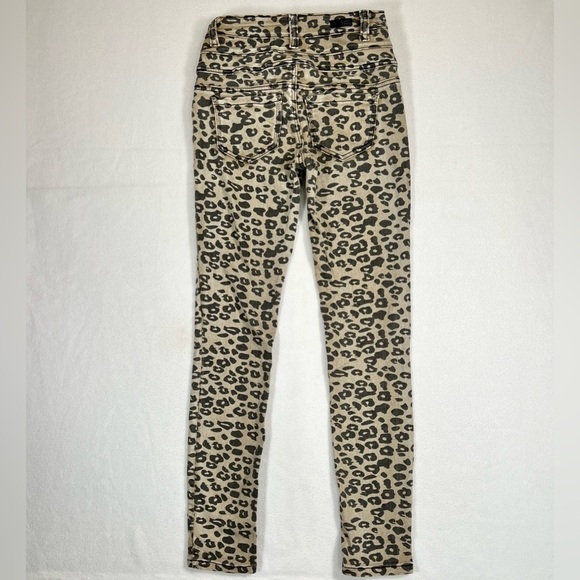 ALMOST FAMOUS Juniors Leopard Cheetah Animal Print Mid Rise Skinny Jeans Size 1 - Picture 11 of 16